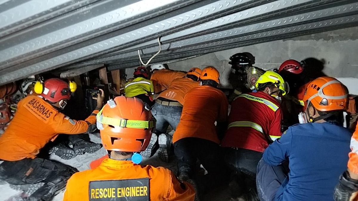 Evakuasi 60 Persen, 27 Korban Ponpes Al Khoziny yang Ambruk Masih Tertimbun