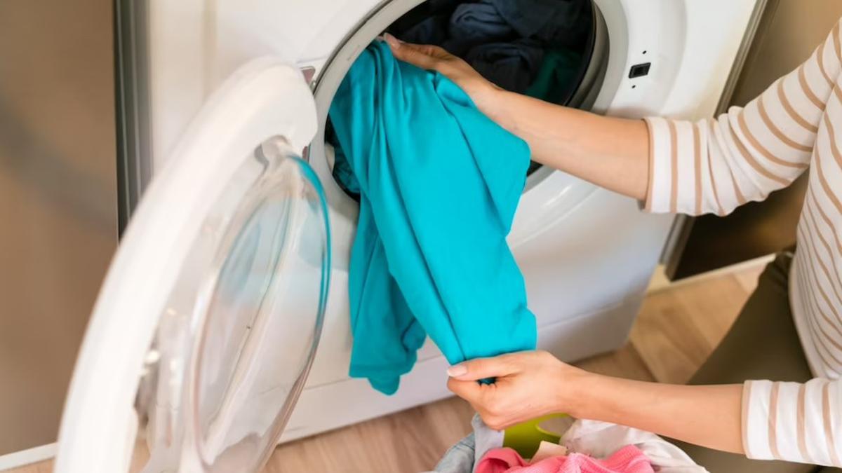 4 Bahaya Baju Baru yang Belum Dicuci untuk Kulit Sebelum Dipakai