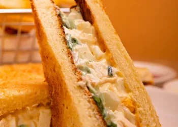 Resep Salad Sandwich Ayam ala Deli Amerika yang Lezat dan Mudah Disiapkan
