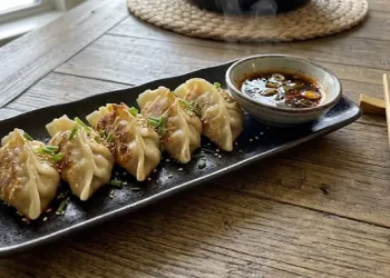 Resep Gyoza Isi Ayam dan Sayuran Gurih untuk Camilan yang Lezat